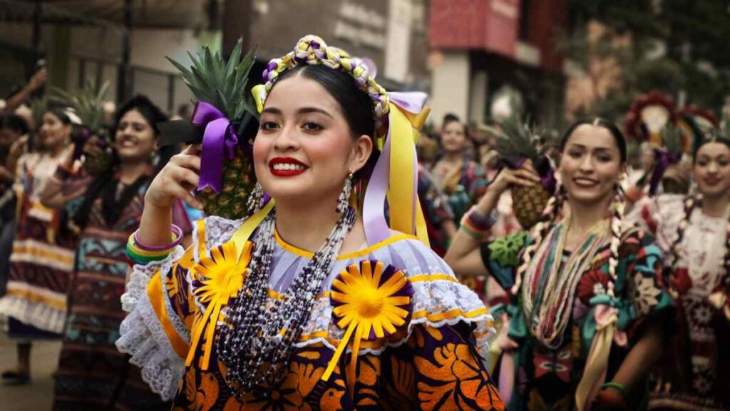 La Guelaguetza se hizo presente en la edición número 48 del Tianguis Turístico 2024 que se realiza en el puerto de Acapulco, Guerrero.