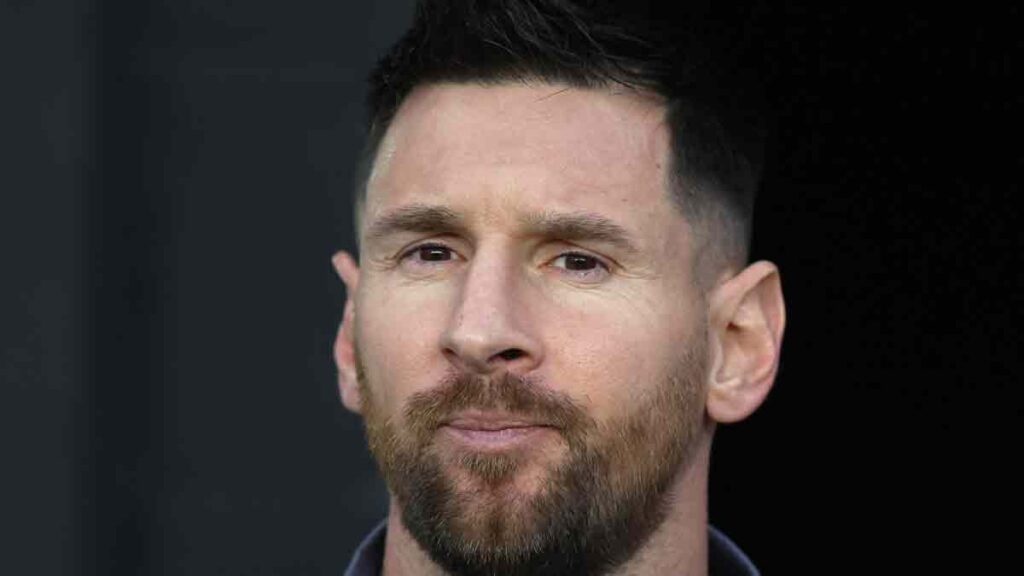 retrato de lionel messi por visita a México semifinal de la concacaf