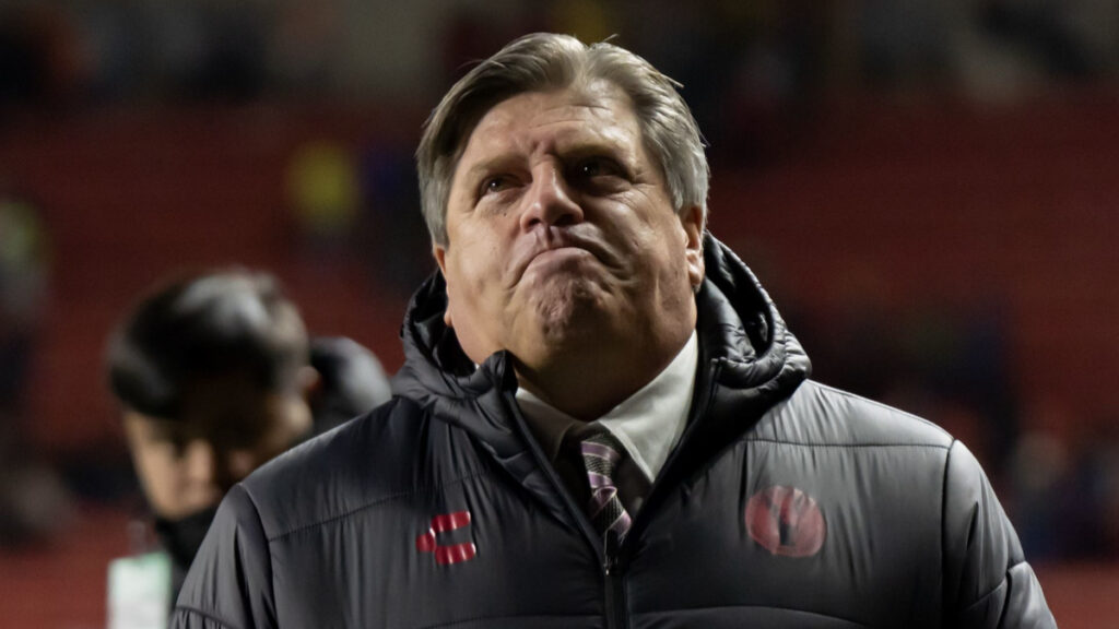 Miguel "Piojo" Herrera deja de ser DT de los Xolos