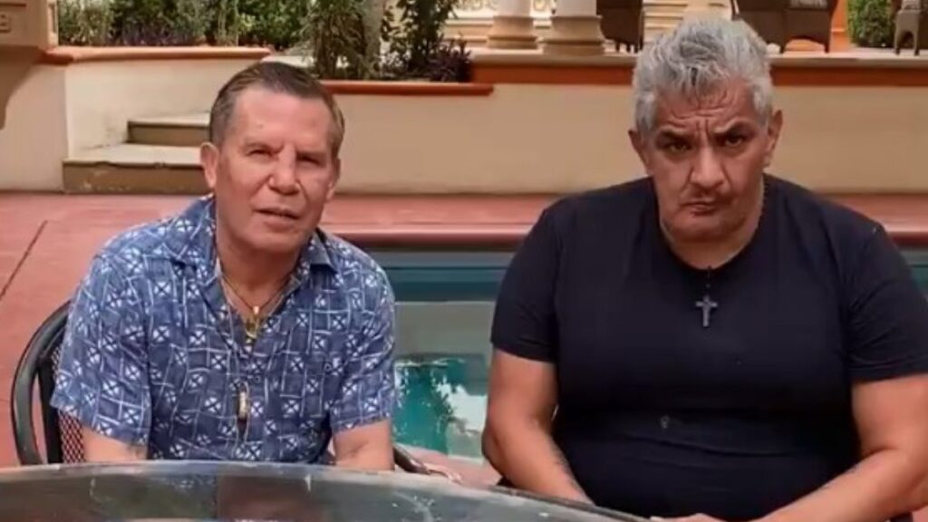 Shocker acompañado de Julio César Chávez.