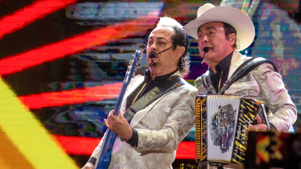 Los Tigres del Norte desatan locura en su concierto de Inglaterra