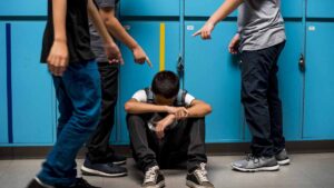 Novatadas en escuelas: cuándo dejan de ser una bienvenida y se convierten en violencia o incluso en un delito
