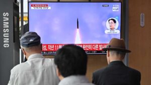 Corea del Norte prueba dos "nuevos" misiles de defensa aérea