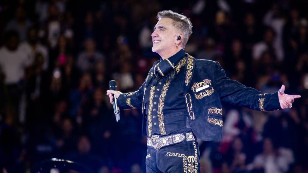 Alejandro Fernández comparte video de “entrenamiento” de su equipo