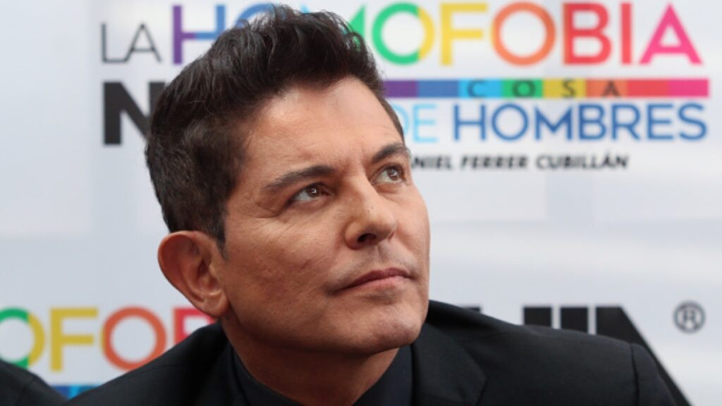 ¿Estaba de malas? Ernesto Laguardia explota contra reportero por llamarlo “amigo”