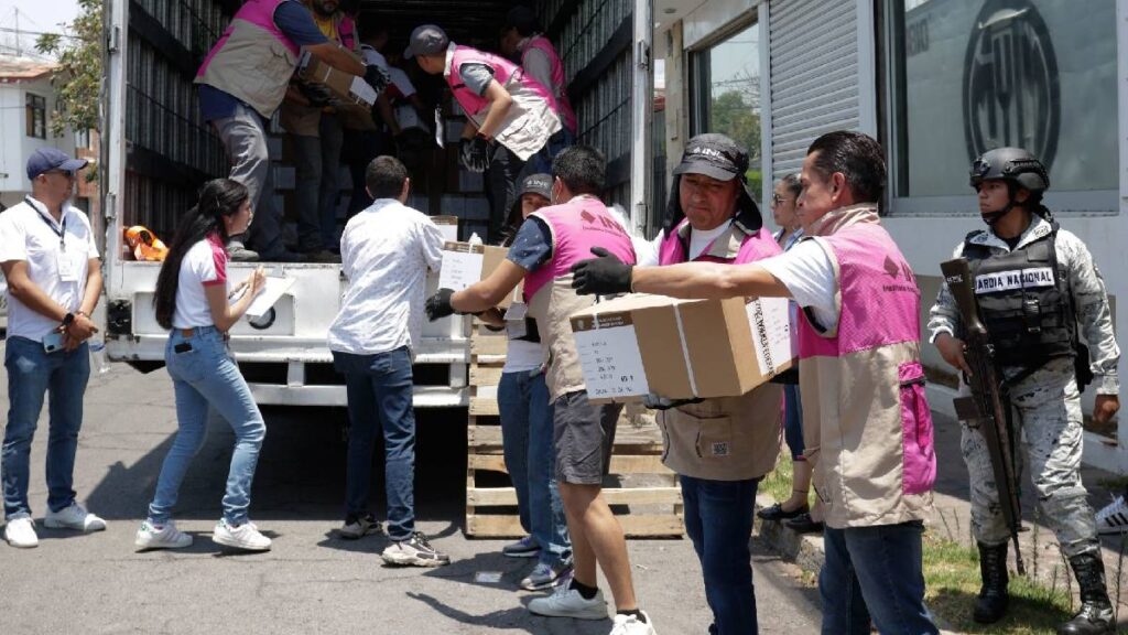 INE avanza en producción y distribución de materiales electorales.