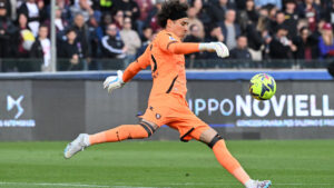 Memo Ochoa reclama falta en gol olímpico; AEL termina igualando 2-2