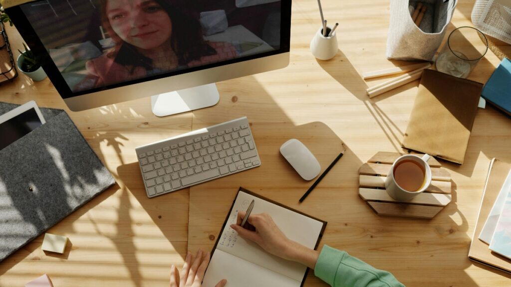 SEP abrió convocatoria para cursar la prepa en línea. Foto: Pexels