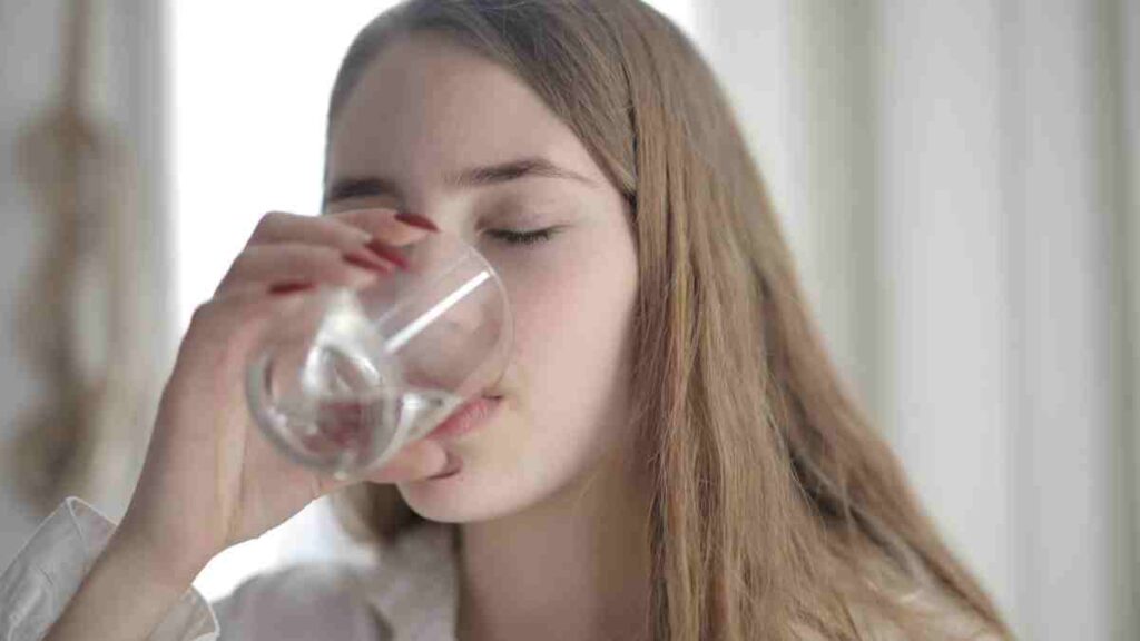 No tomar agua eleva estrés