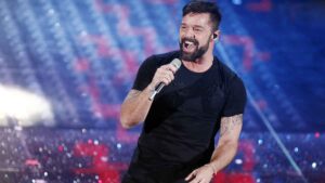 Lanzan gas lacrimógeno a Ricky Martin en pleno concierto en Montenegro: video
