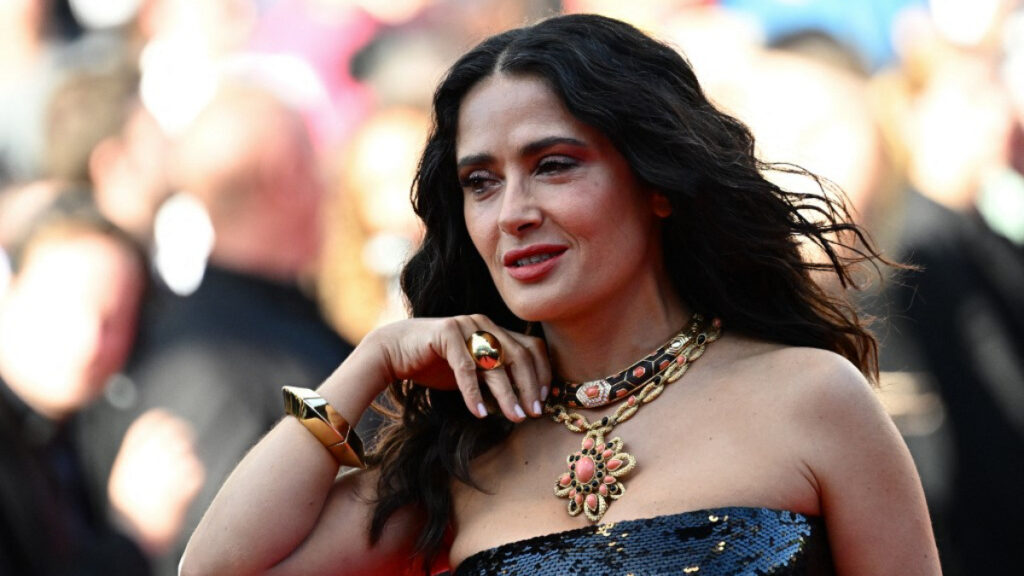 Salma Hayek en bikini, así se veía a los 37 y 20 años después