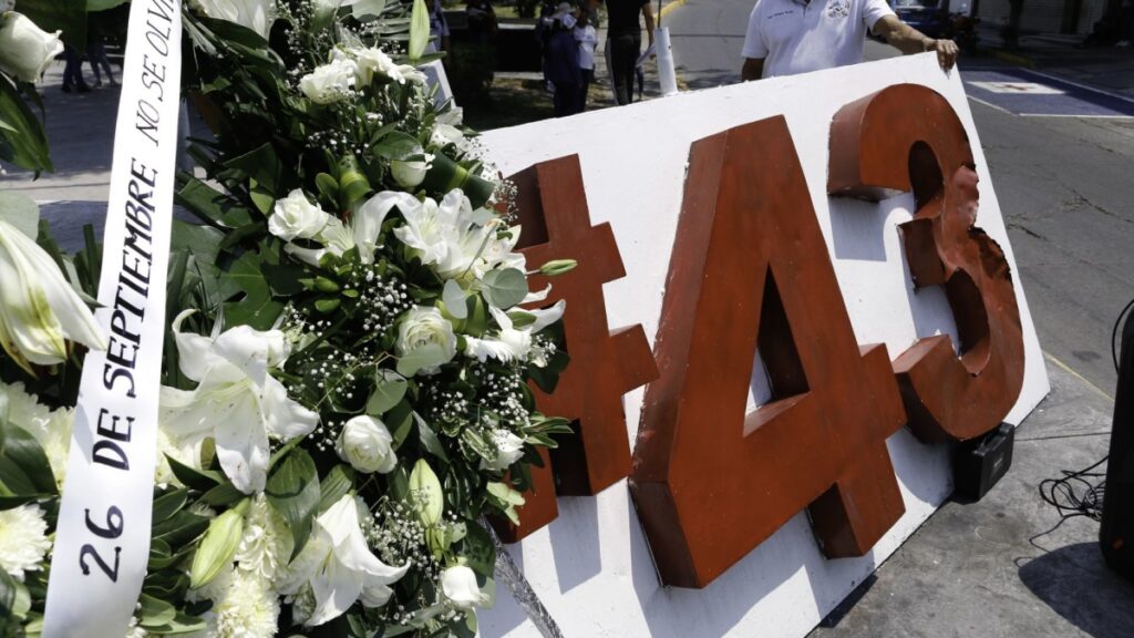 Ayotzinapa: AMLO recibirá hoy a los padres e los 43 normalistas