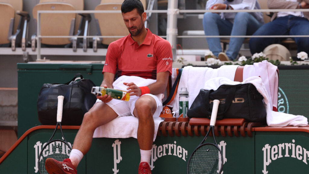 Novak Djokovic se retira de Roland Garros por lesión