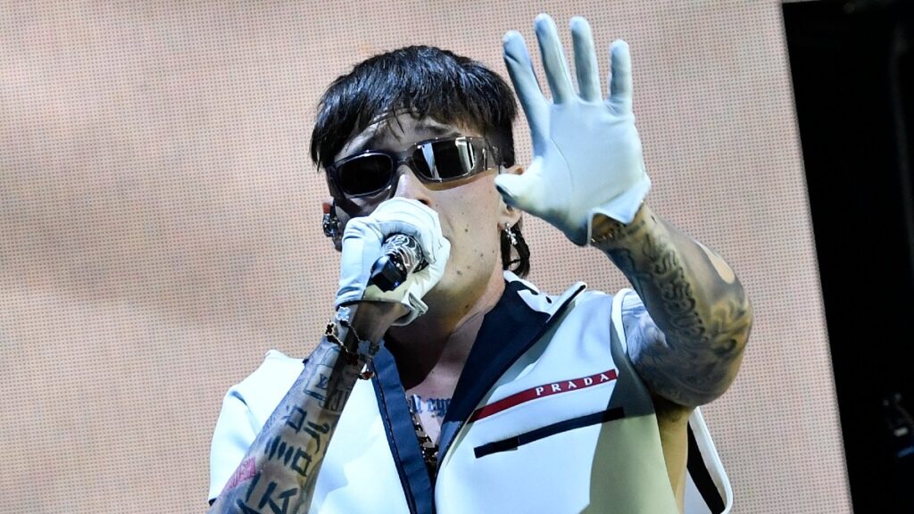 Peso Pluma Corte De Pelo Cambio De Look Foto Ia