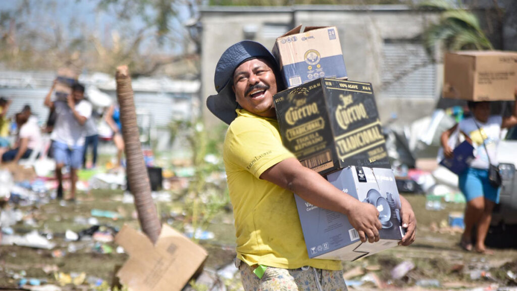 Luego de un accidente en Campeche, se desató la rapiña. @DimeFred2