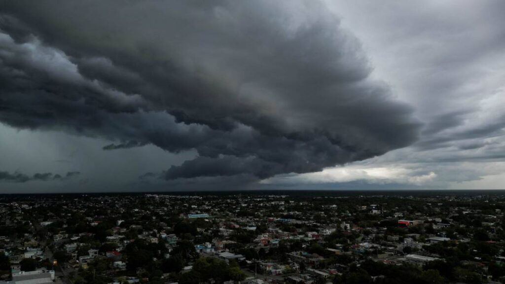 Se esperan fuertes lluvias y posibles trombas marinas en México
