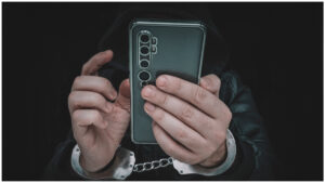 Más del 65% de extorsiones telefónicas salen de cárceles, alerta especialista
