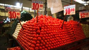 El jitomate da un respiro al bolsillo: La inflación en México cede a 3.10% anual en la primera quincena de julio