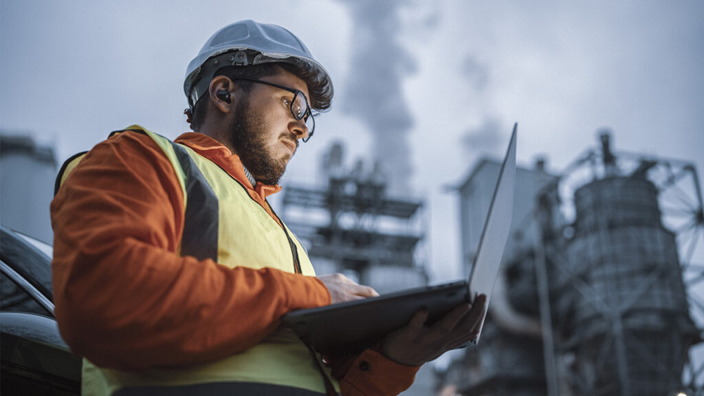 ingenierías mejor pagadas en México: salarios promedio IMCO