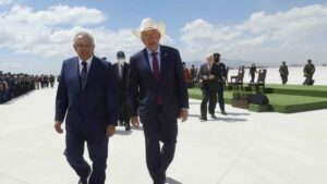 AMLO recalca: la "pausa" es con los embajadores, sobre todo Ken Salazar, no con EU y Canadá