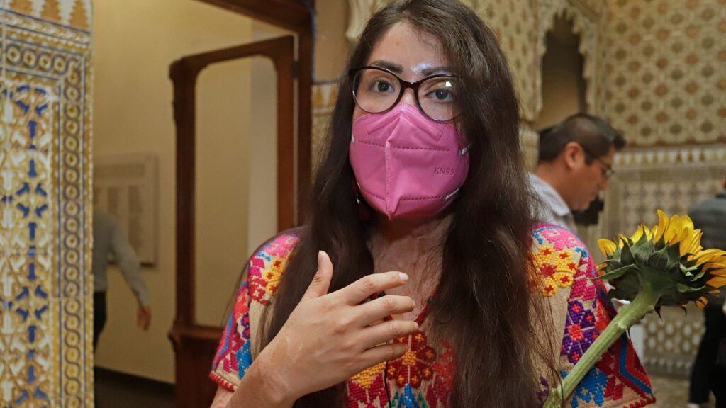 Tras denunciar excarcelación de su agresor, captan a María Elena Ríos en pleito con una mujer; ¿qué dijo la saxofonista?