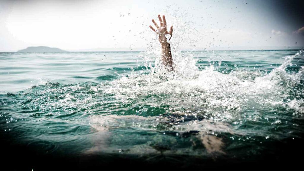 Mujer muere por ahogo en playa Papagayo, Acapulco