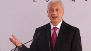 Esposa de Víctor Rodríguez Padilla, exdirector de Pemex, lo acusa de violencia intrafamiliar y lo exhibe en video