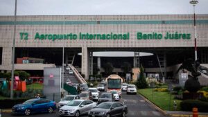 AICM planea más concesiones de taxis ante restricciones a Uber y Didi