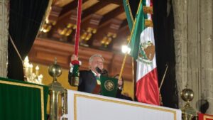 ¡Vivan todas y todos los mexicanos! AMLO da su último Grito de Independencia en el Zócalo ante miles de asistentes