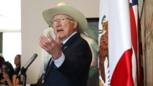 Ken Salazar reabre el caso "Mayo" Zambada y pone presión sobre AMLO