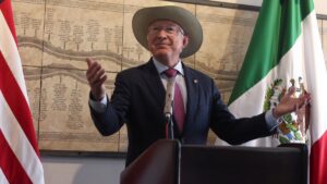 Borderlands: los secretos de Ken Salazar sobre AMLO, El "Mayo" y la ruptura con México
