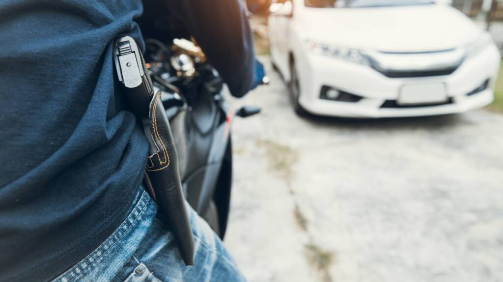 Un hombre apodado “El Chaparrito” desata caos tras robo en tienda Coppel.