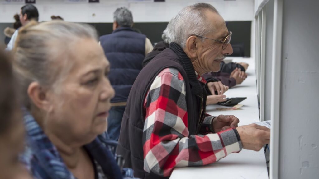 Si ya tienes 60 años, tramita tu Tarjeta INAPAM y accede a descuentos en transporte, salud, predial y más en todo México.