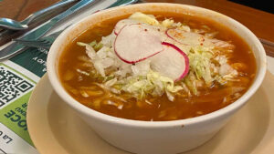 ¿Cuánto cuesta hacer pozole para el Grito? Esto subió en un año