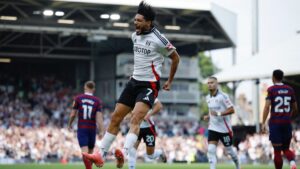 Raúl Jiménez se luce con golazo en Inglaterra... ¡"El Lobo" está de vuelta!