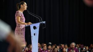 Debo gobernar para todos: Sheinbaum deja Morena para ser presidenta