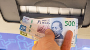 Que no cunda el pánico: ¿qué hacer si el cajero te dio un billete falso en México?