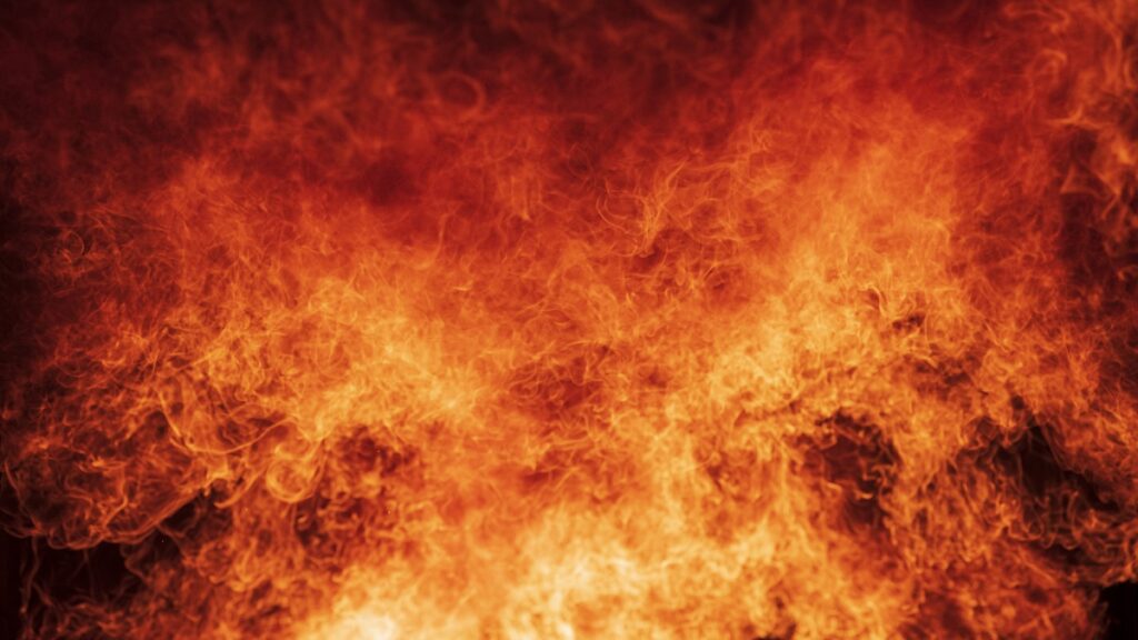 Una explosión en Neza dejó heridos yd años materiales. Foto Getty