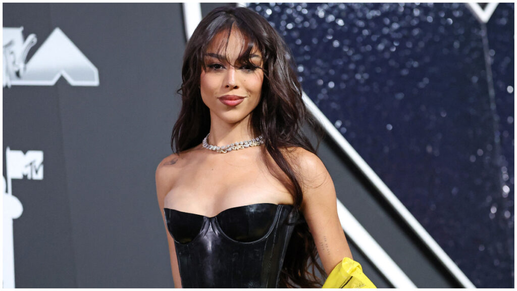 Danna presenta documental