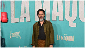 Gael García encara a fan por grabarlo sin permiso en restaurante; video