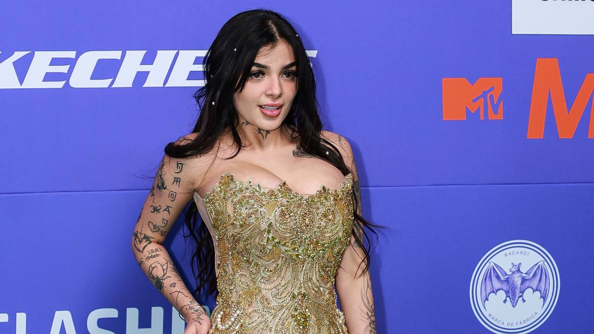 Karely Ruiz presumes the result of his bust operation and defends himself of criticism