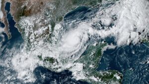 El viernes 15 de mayo inicia la temporada de huracanes; qué debe llevar una mochila de emergencia