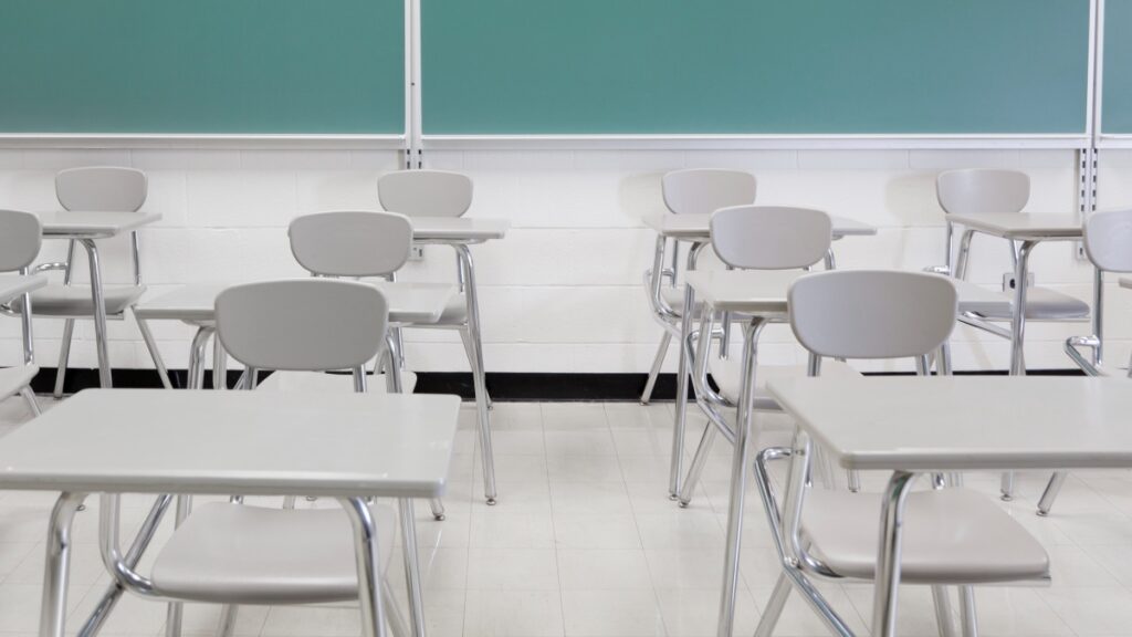 Suspenden clases en Baja California por bajas temperaturas: ¿en qué municipios aplica?