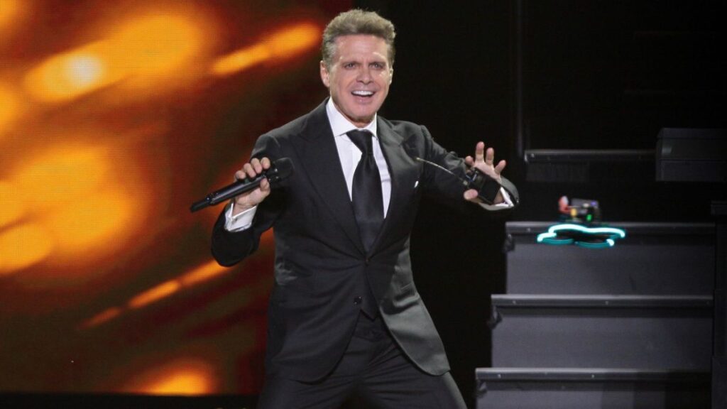 Captan a Luis Miguel en famoso bar de Madrid, España