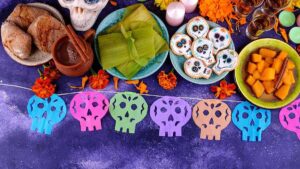 Platillos típicos que puedes preparar y poner en la ofrenda de Día de Muertos
