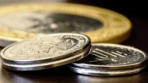 Si tienes una, guárdala: las 11 monedas que Banxico está retirando de circulación y podrían ser de colección