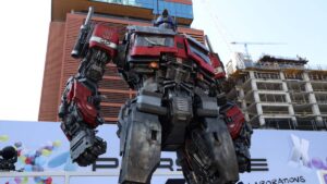 ¿Se lo iban a llevar al corralón? Policías municipales de Mérida arremeten contra Optimus Prime