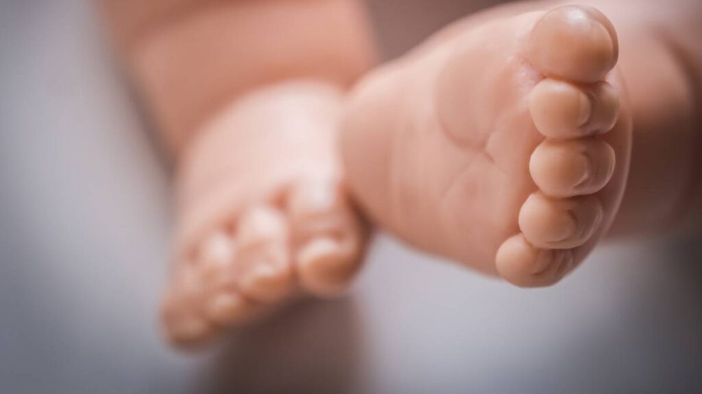 Mujer da a luz en la banqueta del Hospital General en Tuxtepec, Oaxaca