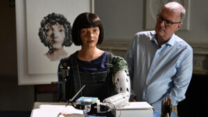 Hace historia: Primera obra de arte realizada por un robot humanoide se vende en más de un millón de dólares