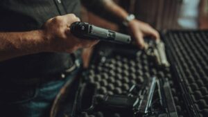 Detienen a hombre armado tras intentar huir durante cateo en Tlaxcala